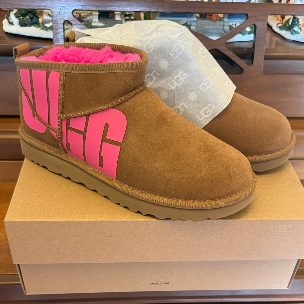 UGG Ultra Mini Chopd with Pink logo New size 9